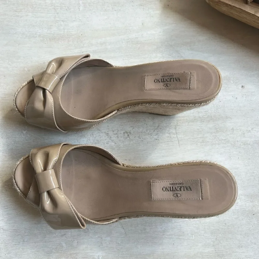 VALENTINO Mena Patent Leather Bow Accents Espadrilles in nude and jute 38.5/8